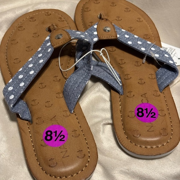 Nautica Flip Flop Sandals - Picture 3 of 4